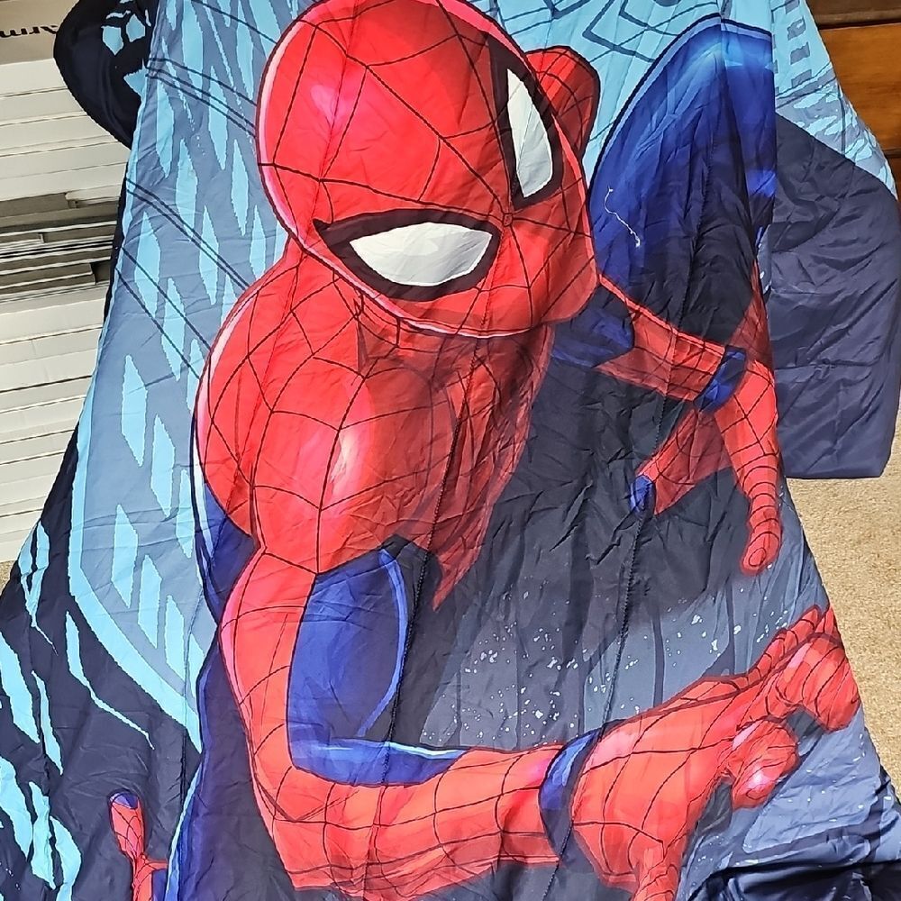 Spider-Man Kids Sheet & Comforter Set- Red and Blue